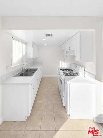 $2,500 | 14112 Delano Street, Unit 3, Van Nuys, CA 91401