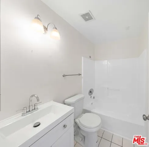 $2,500 | 14112 Delano Street, Unit 3, Van Nuys, CA 91401