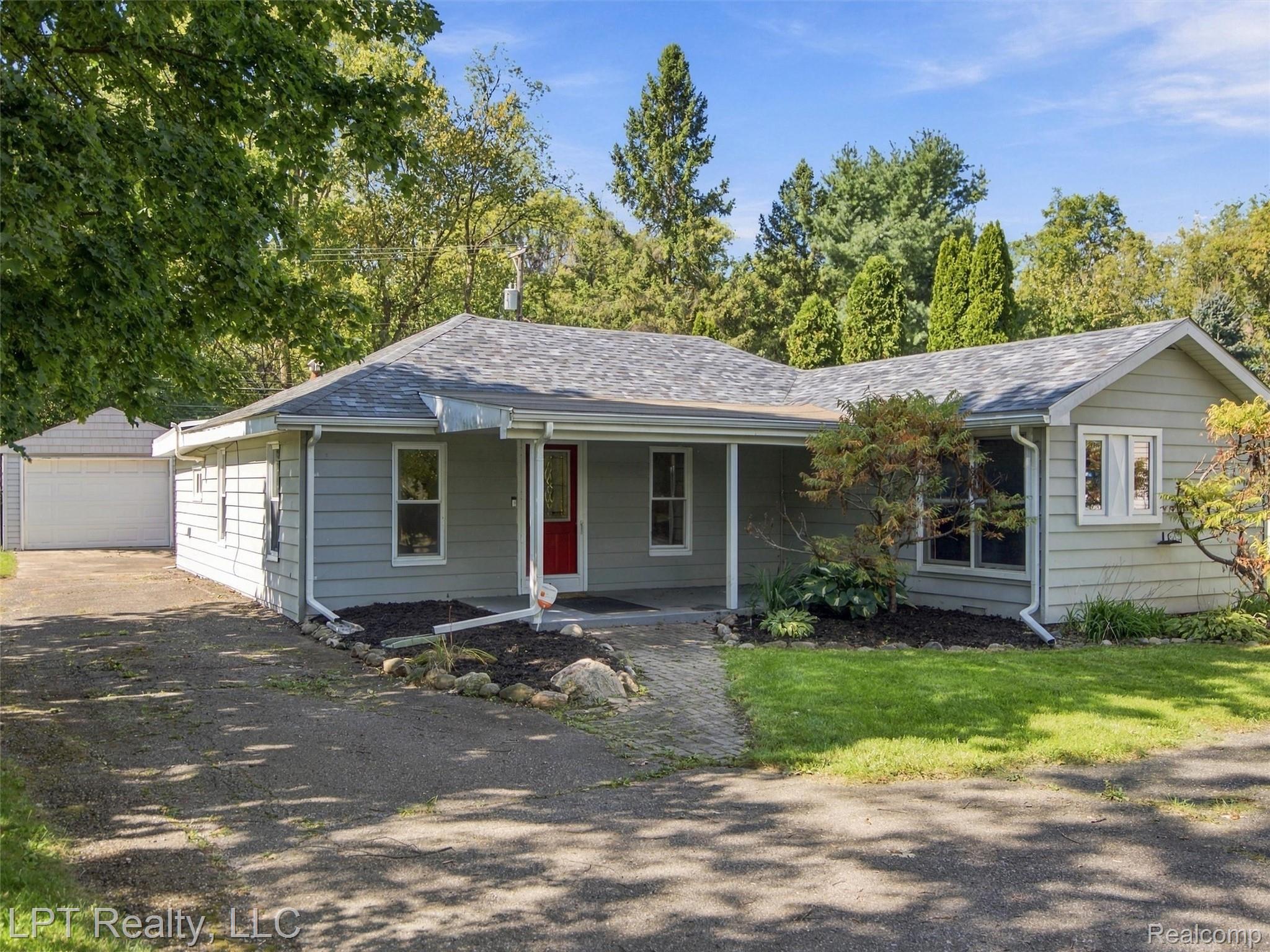 29915 Milford Road New Hudson, MI 48165 - Photo 3 of 36 03-DSC04081.jpg