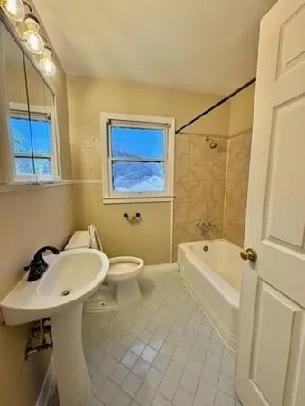 $800 | 2955 Santa Fe Street, Unit B, Corpus Christi, TX 78404