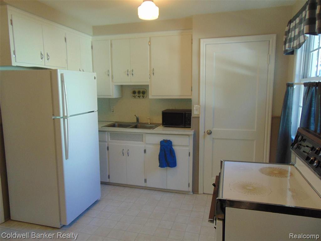 417 Roth Boulevard Clawson, MI 48017 - Photo 17 of 23