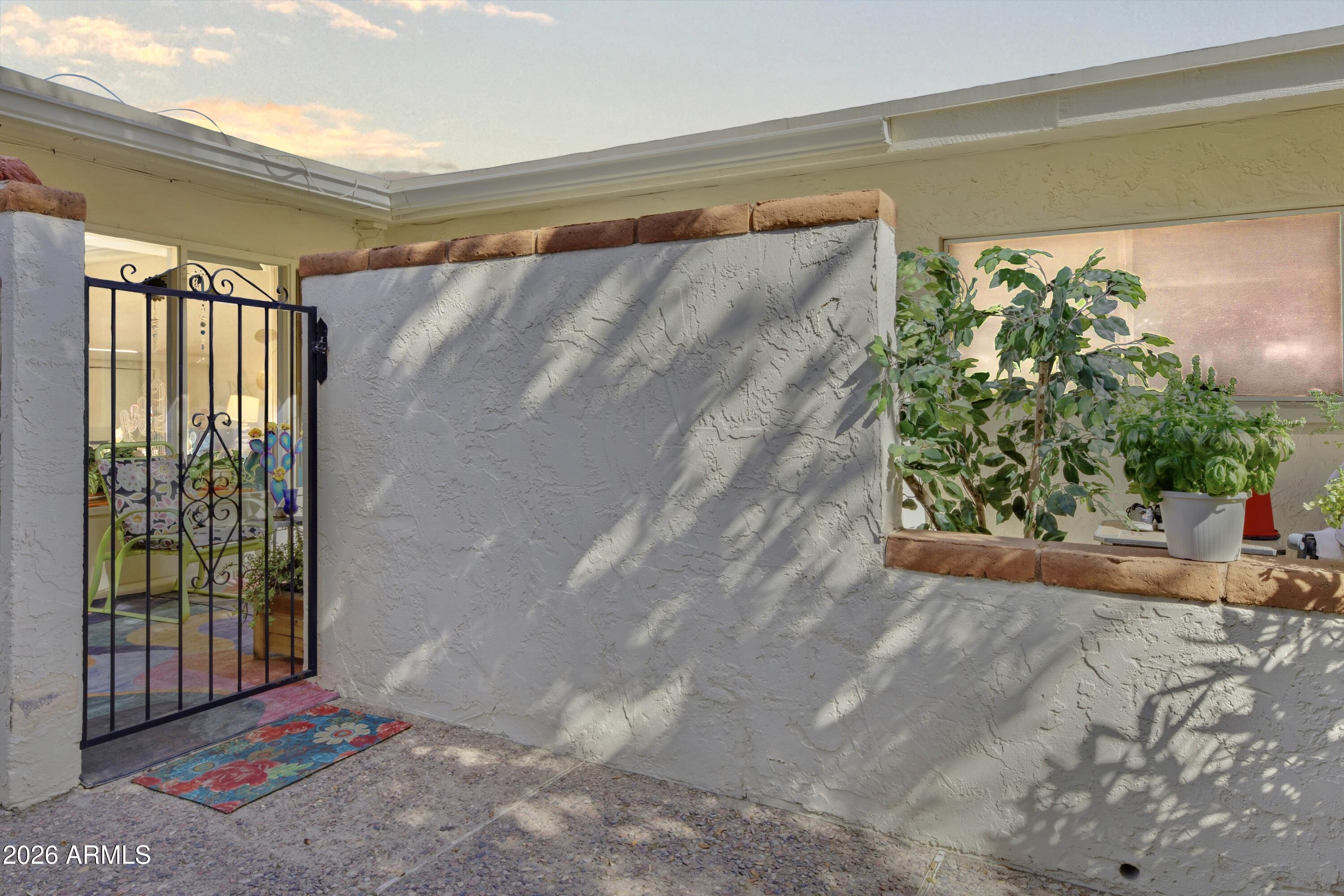 641 South Power Road, Unit 366 Mesa, AZ 85206 - Photo 9 of 22 a backyard of a house