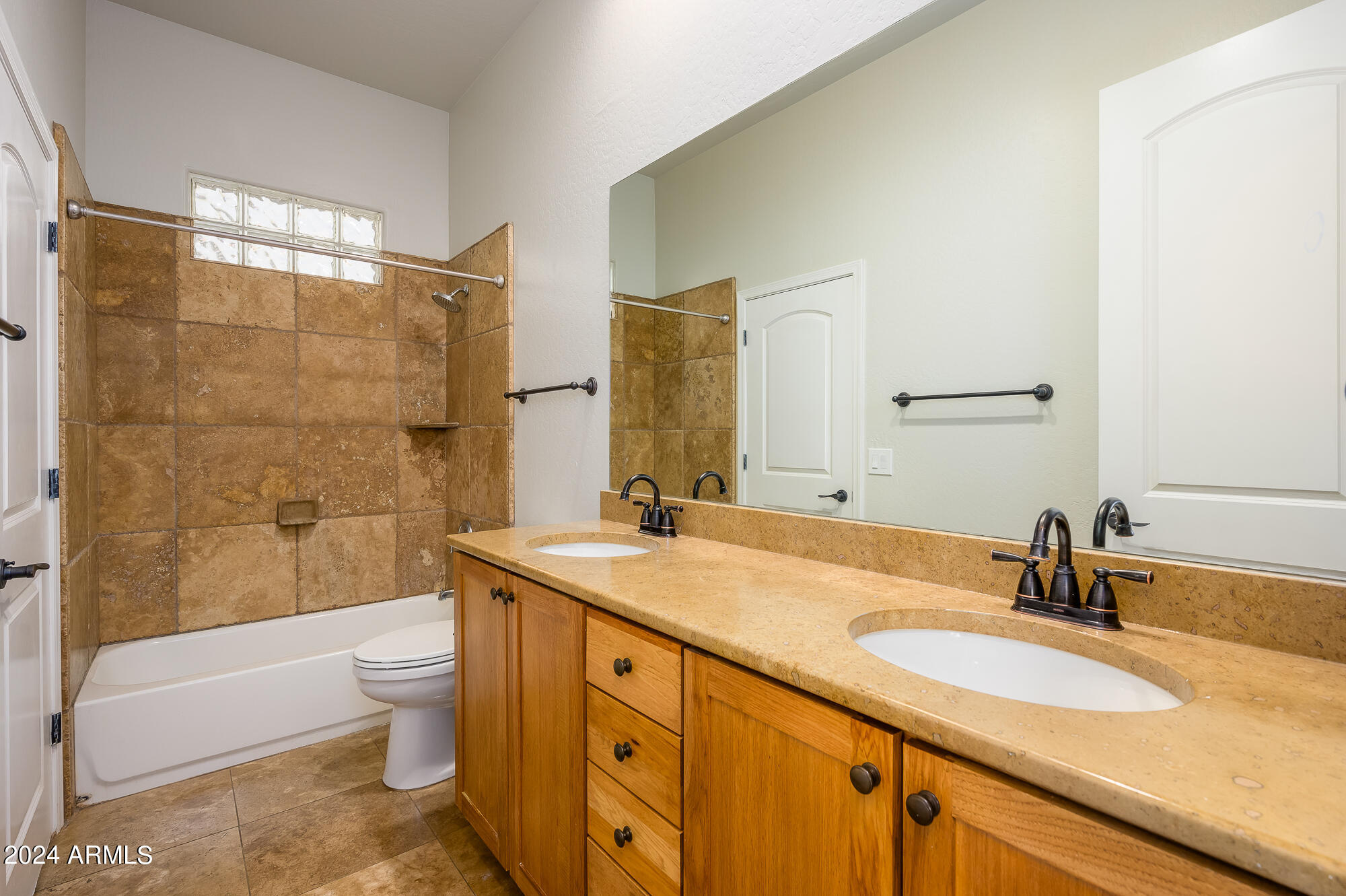 2329 East Carlise Road Phoenix, AZ 85086 - Photo 54 of 67 Jack/Jill Bathroom
