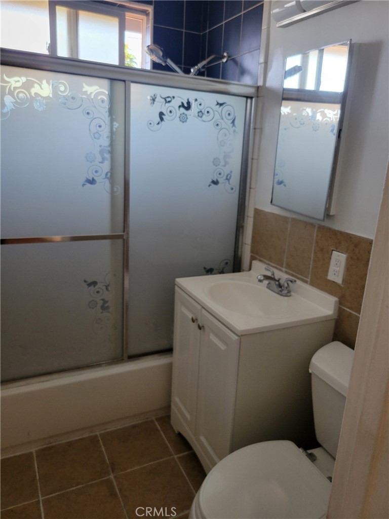 3534 139th Street Hawthorne, CA 90250 - Photo 5 of 7 a utility room with dryer and washer