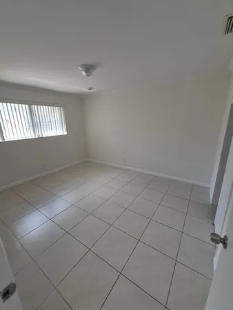 $1,690 | 3518 Taylor Street, Unit 4, Hollywood, FL 33021