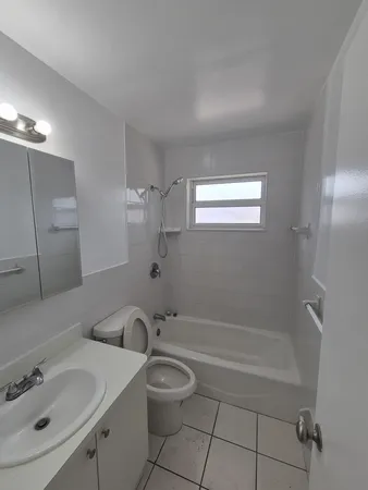 $1,690 | 3518 Taylor Street, Unit 4, Hollywood, FL 33021