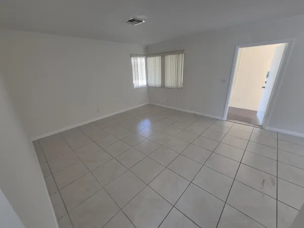 $1,690 | 3518 Taylor Street, Unit 4, Hollywood, FL 33021