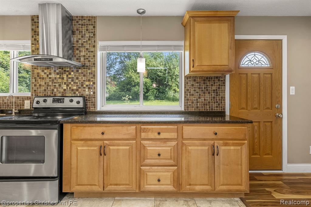 176 Barrington Road Bloomfield Hills, MI 48302 - Photo 14 of 41