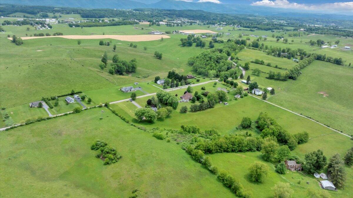 2747 Fairview Road Lewisburg, WV 24901 - Photo 53 of 81 Gallery Image 53