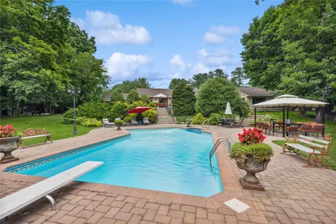 $2,495,000 | 6 Dolly Cam Lane, Glen Head, NY 11545