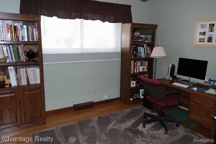 17626 21 Mile Road Macomb, MI 48044 - Photo 9 of 21 SAM_1431.jpg