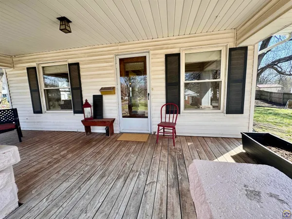 $180,000 | 204 South 4th Street, Sabetha, KS 66534