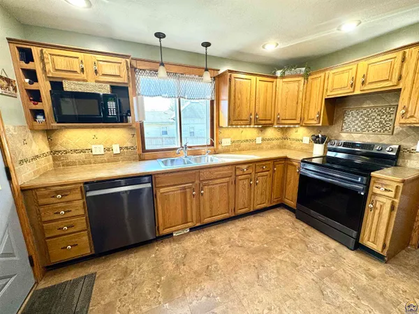 $180,000 | 204 South 4th Street, Sabetha, KS 66534