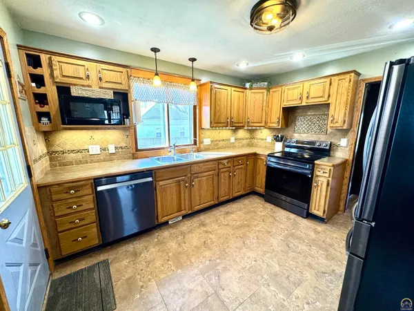 $180,000 | 204 South 4th Street, Sabetha, KS 66534