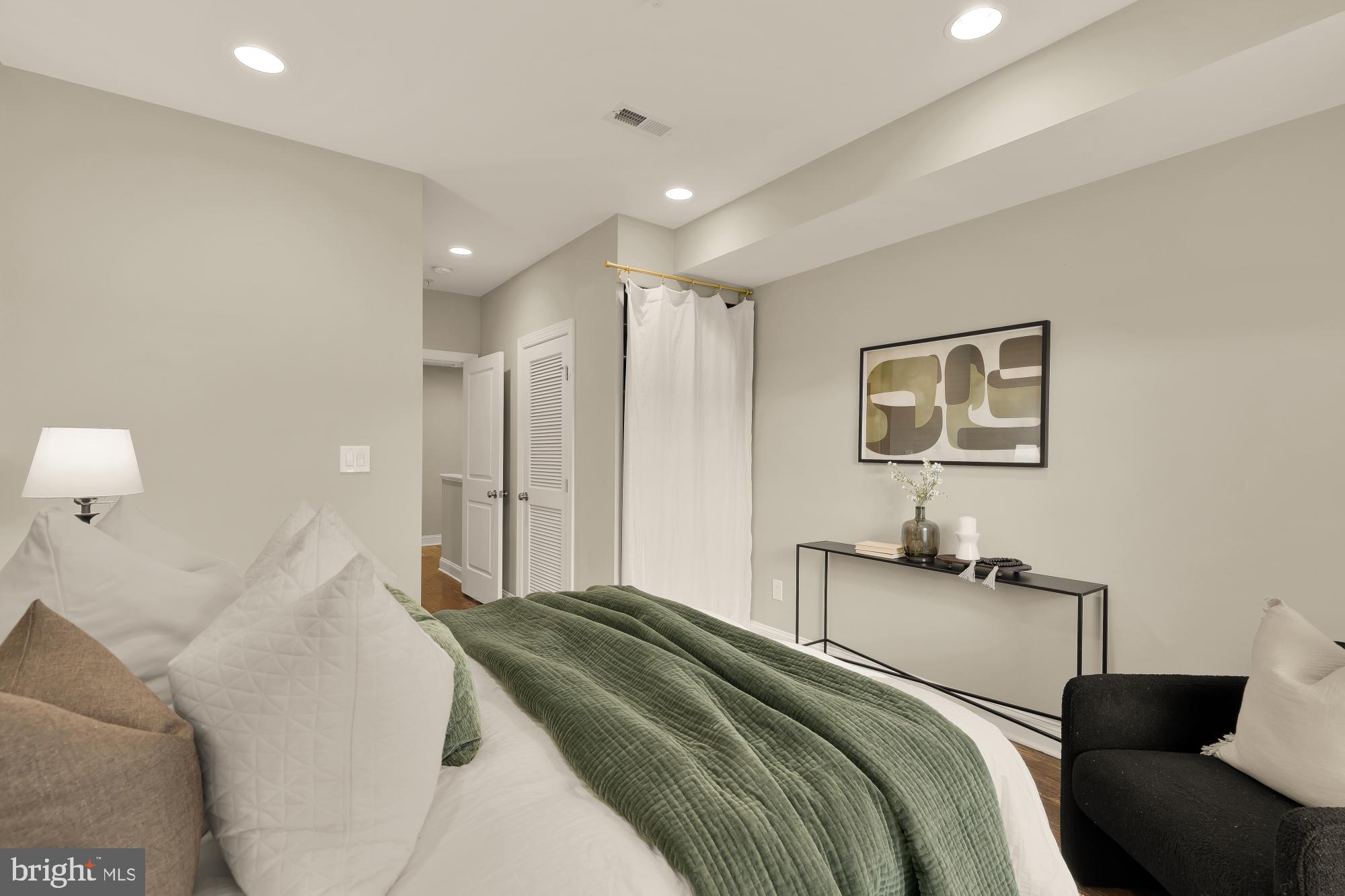 1018 13th Street Southeast, Unit 2 Washington, DC 20003 - Photo 13 of 22