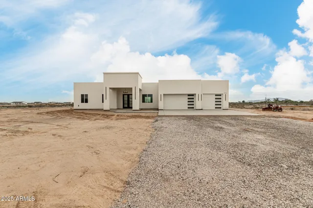 a view of a terrace with sky view