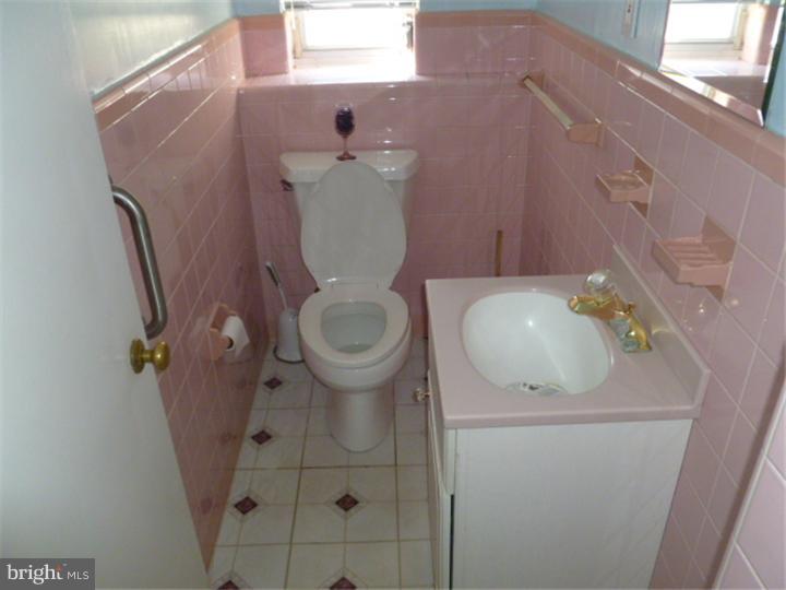 104 Governors Drive Wallingford, PA 19086 - Photo 13 of 25 Half Bath