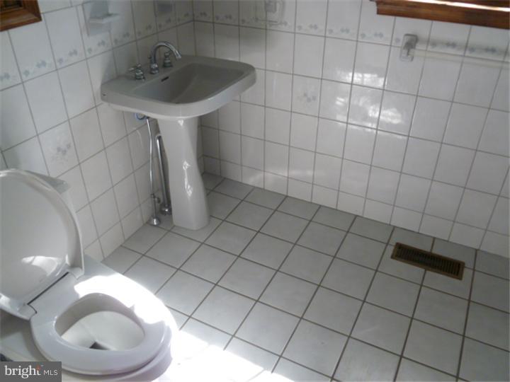 104 Governors Drive Wallingford, PA 19086 - Photo 18 of 25 In-law Suite