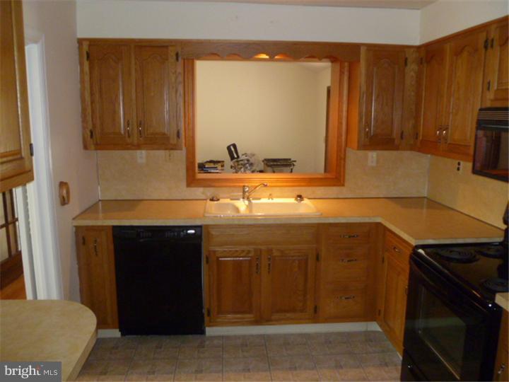 104 Governors Drive Wallingford, PA 19086 - Photo 7 of 25 Kitchen