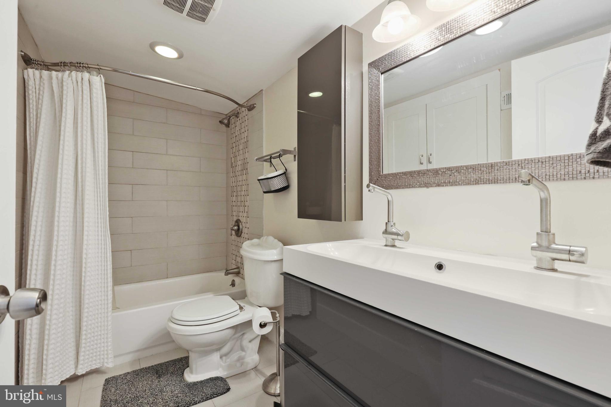 3544 Roland Avenue Baltimore, MD 21211 - Photo 36 of 45 Primary bath