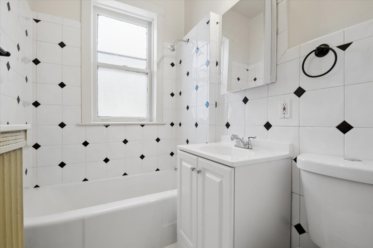 725 Simpson Street, Unit 3 Evanston, IL 60201 - Photo 9 of 10 a bathroom with a bathtub and a shower