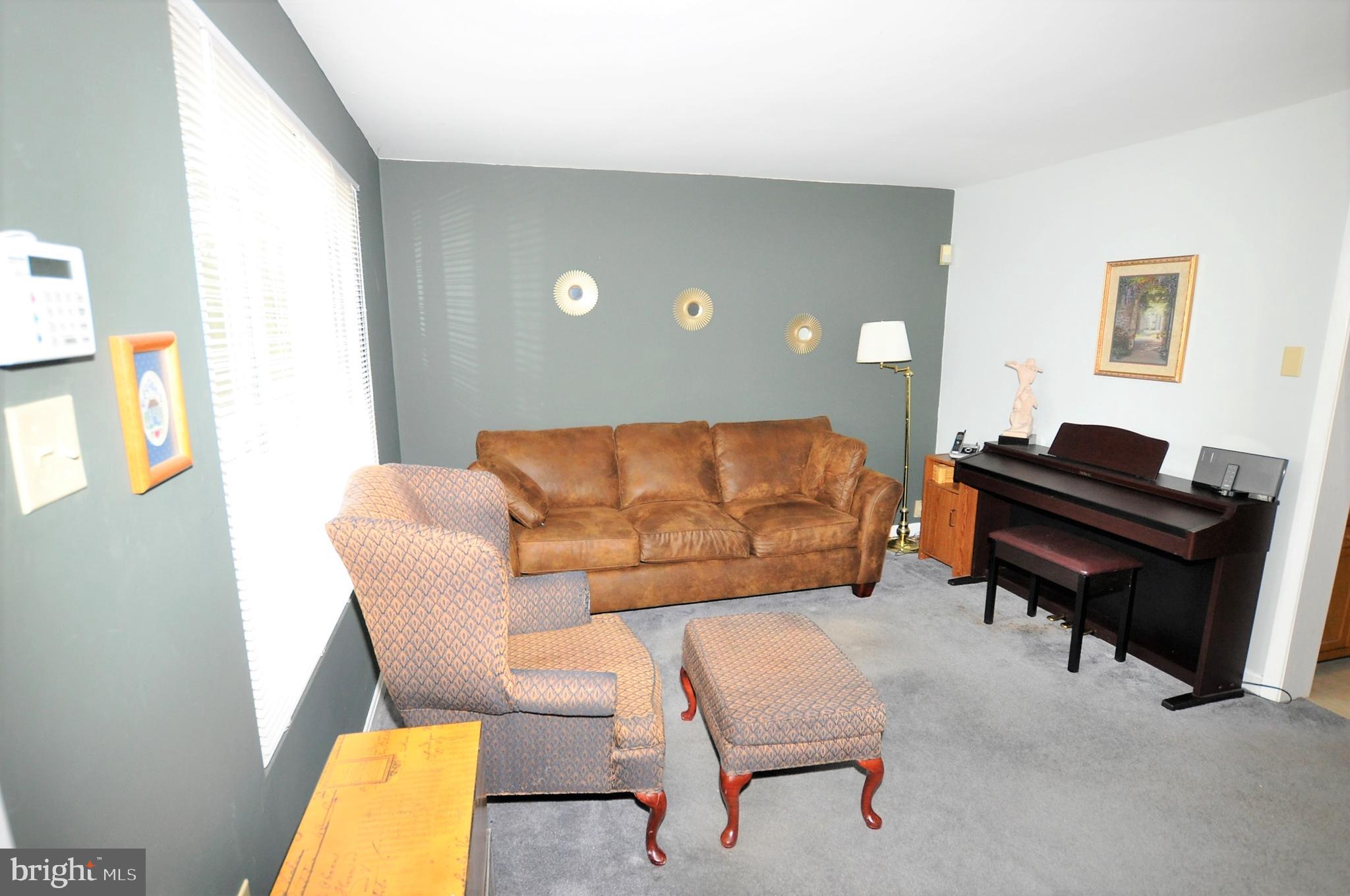 1401 Farmington Road East Accokeek, MD 20607 - Photo 2 of 34 Spacious living room