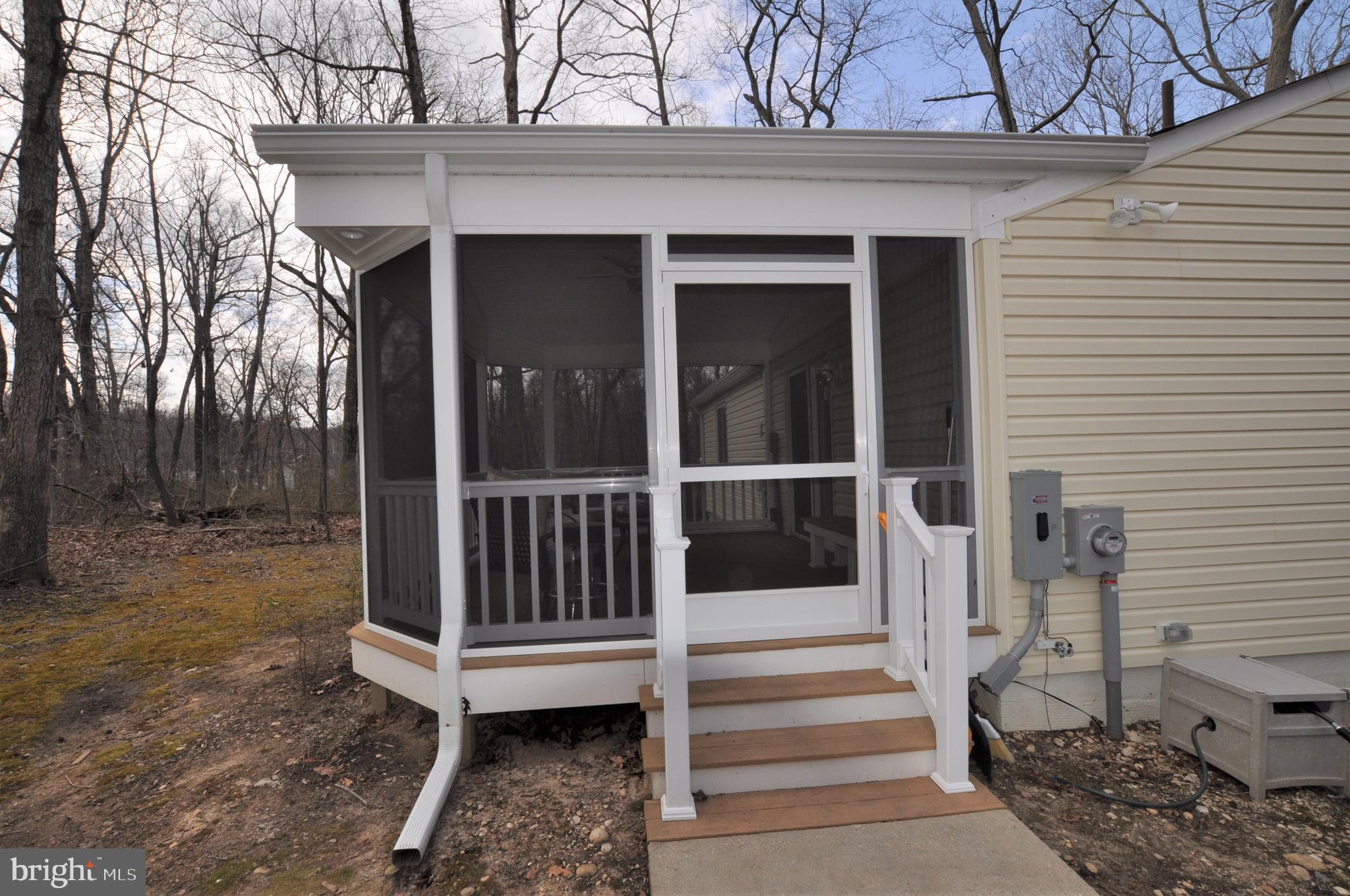 1401 Farmington Road East Accokeek, MD 20607 - Photo 12 of 34 Screened in Porch