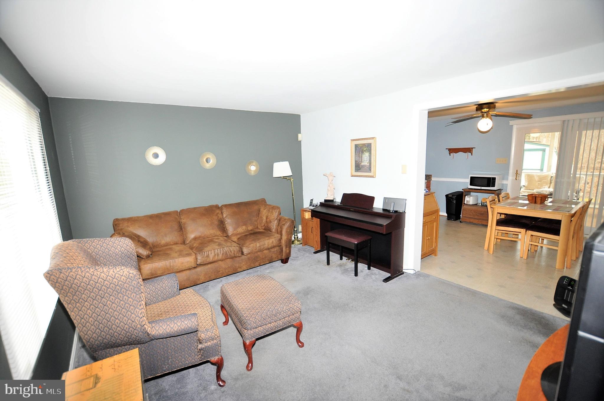 1401 Farmington Road East Accokeek, MD 20607 - Photo 21 of 34 Living Room