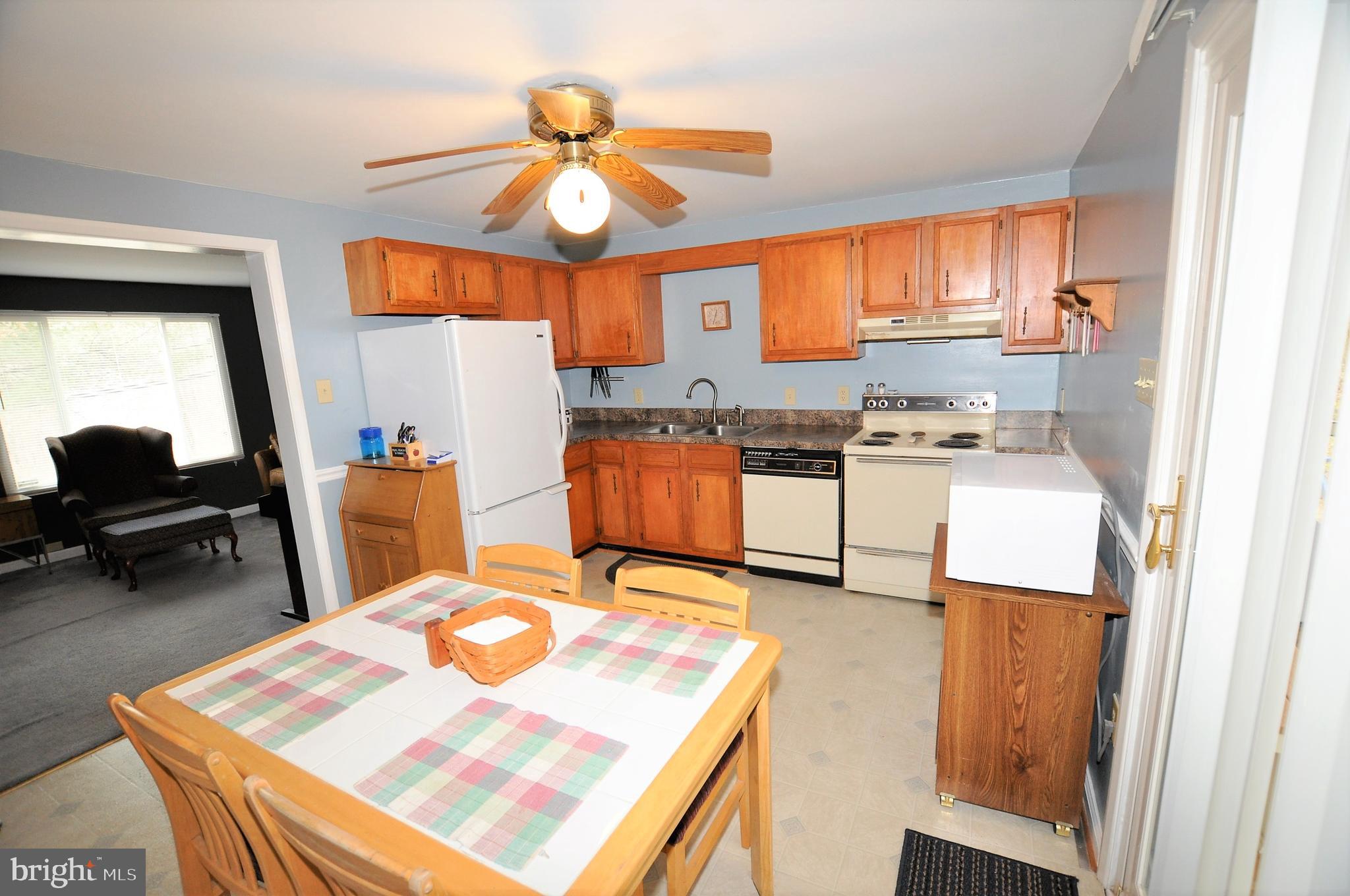 1401 Farmington Road East Accokeek, MD 20607 - Photo 25 of 34 Eat in kitchen