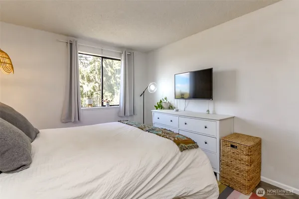 $335,000 | 13235 12th Avenue Southwest, Unit 522, Burien, WA 98146