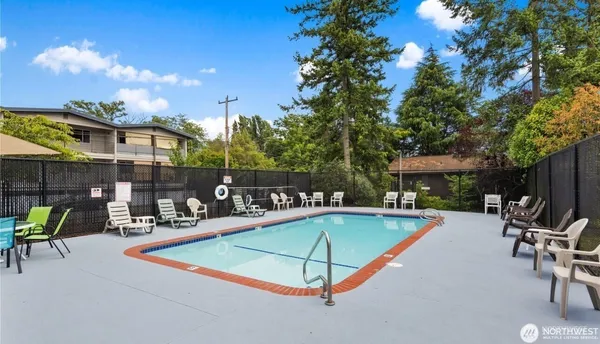 $335,000 | 13235 12th Avenue Southwest, Unit 522, Burien, WA 98146
