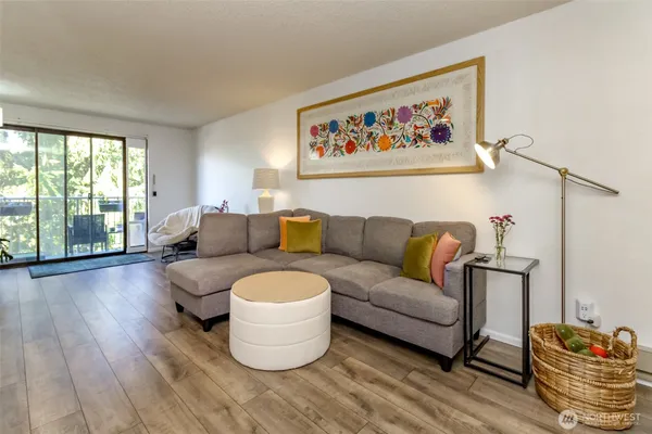 $335,000 | 13235 12th Avenue Southwest, Unit 522, Burien, WA 98146