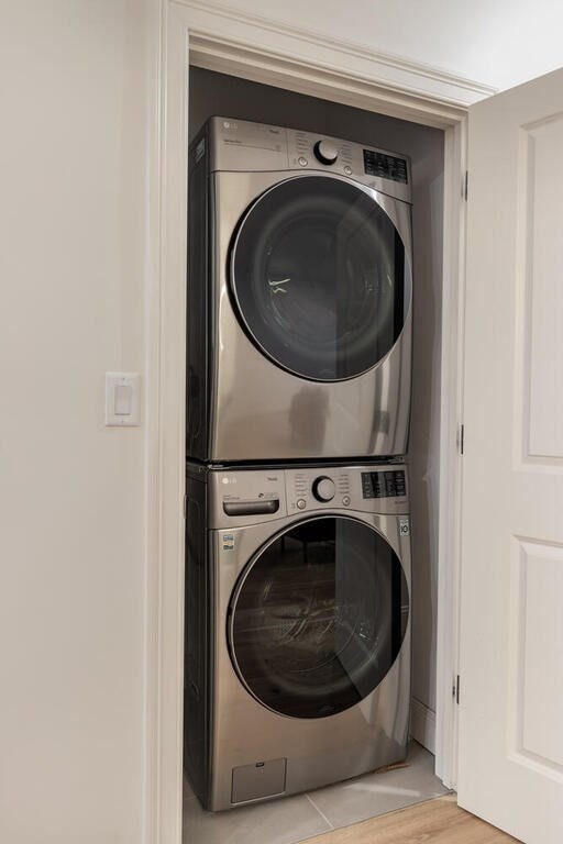 165 Cambridge Road, Unit 10 Woburn, MA 01801 - Photo 16 of 33 a close up view of a washer and dryer