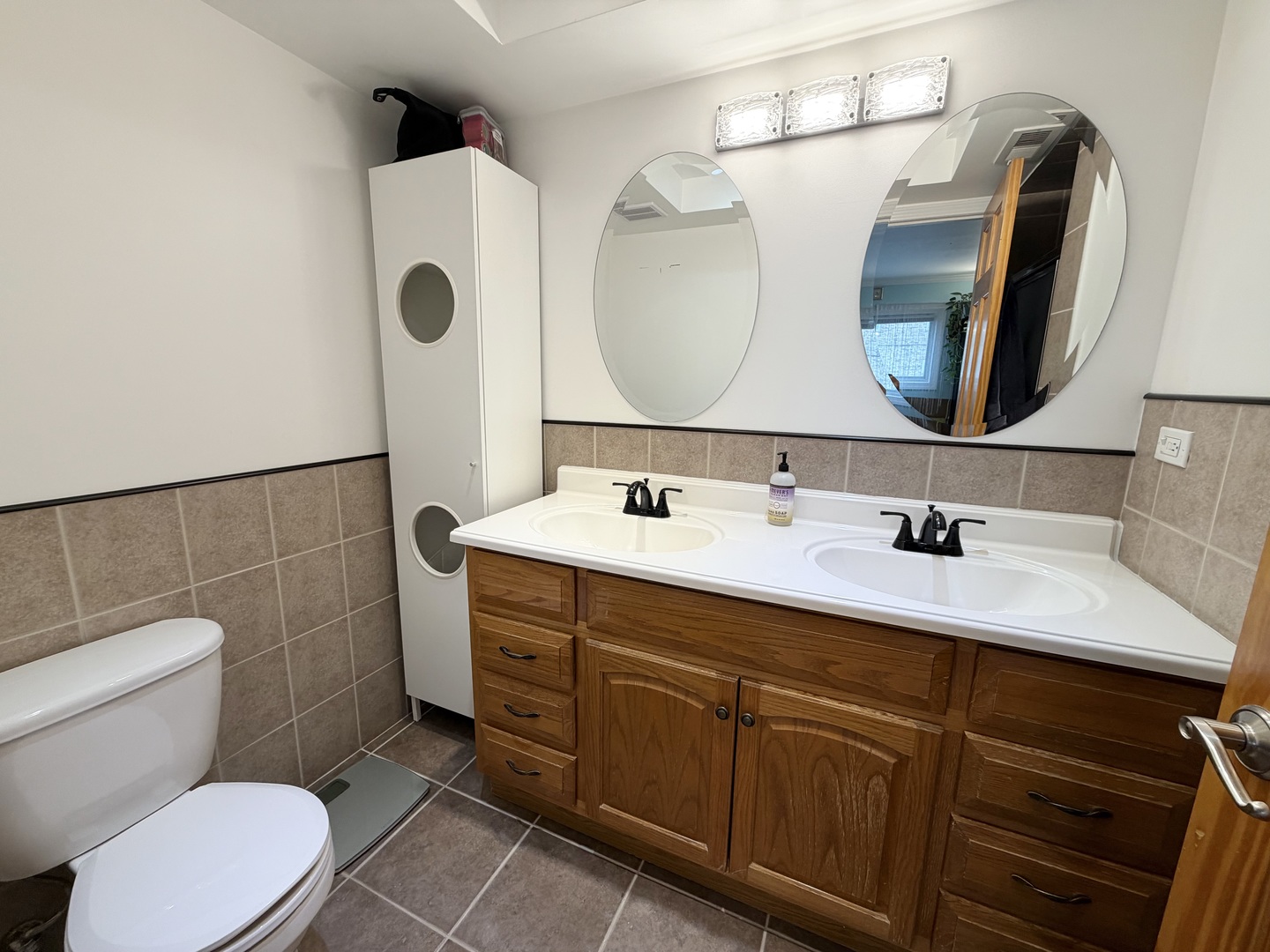 9111 South Roberts Road, Unit 8A Hickory Hills, IL 60457 - Photo 15 of 18