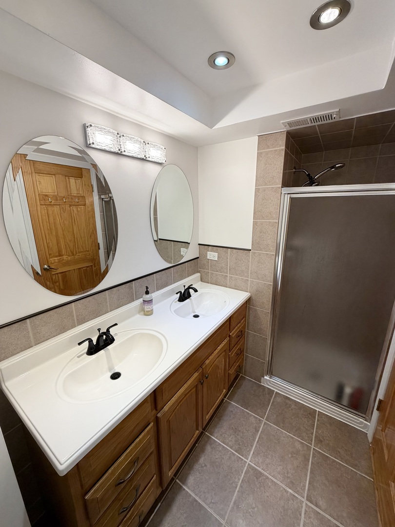 9111 South Roberts Road, Unit 8A Hickory Hills, IL 60457 - Photo 16 of 18