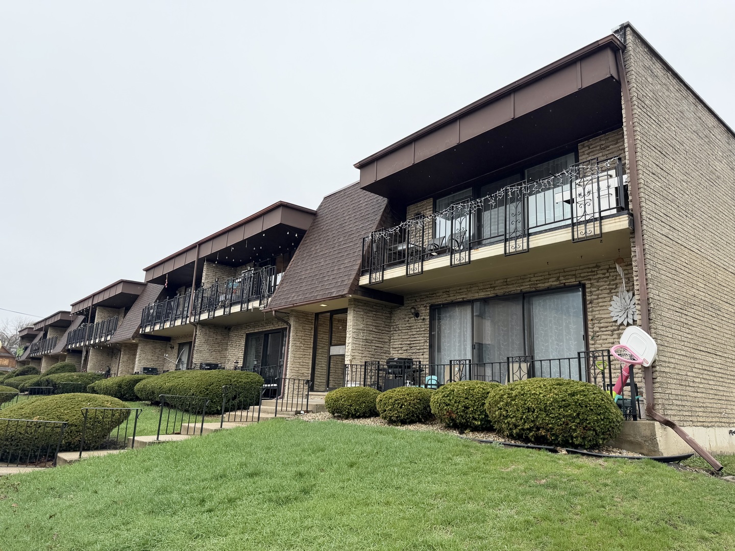 9111 South Roberts Road, Unit 8A Hickory Hills, IL 60457 - Photo 2 of 18