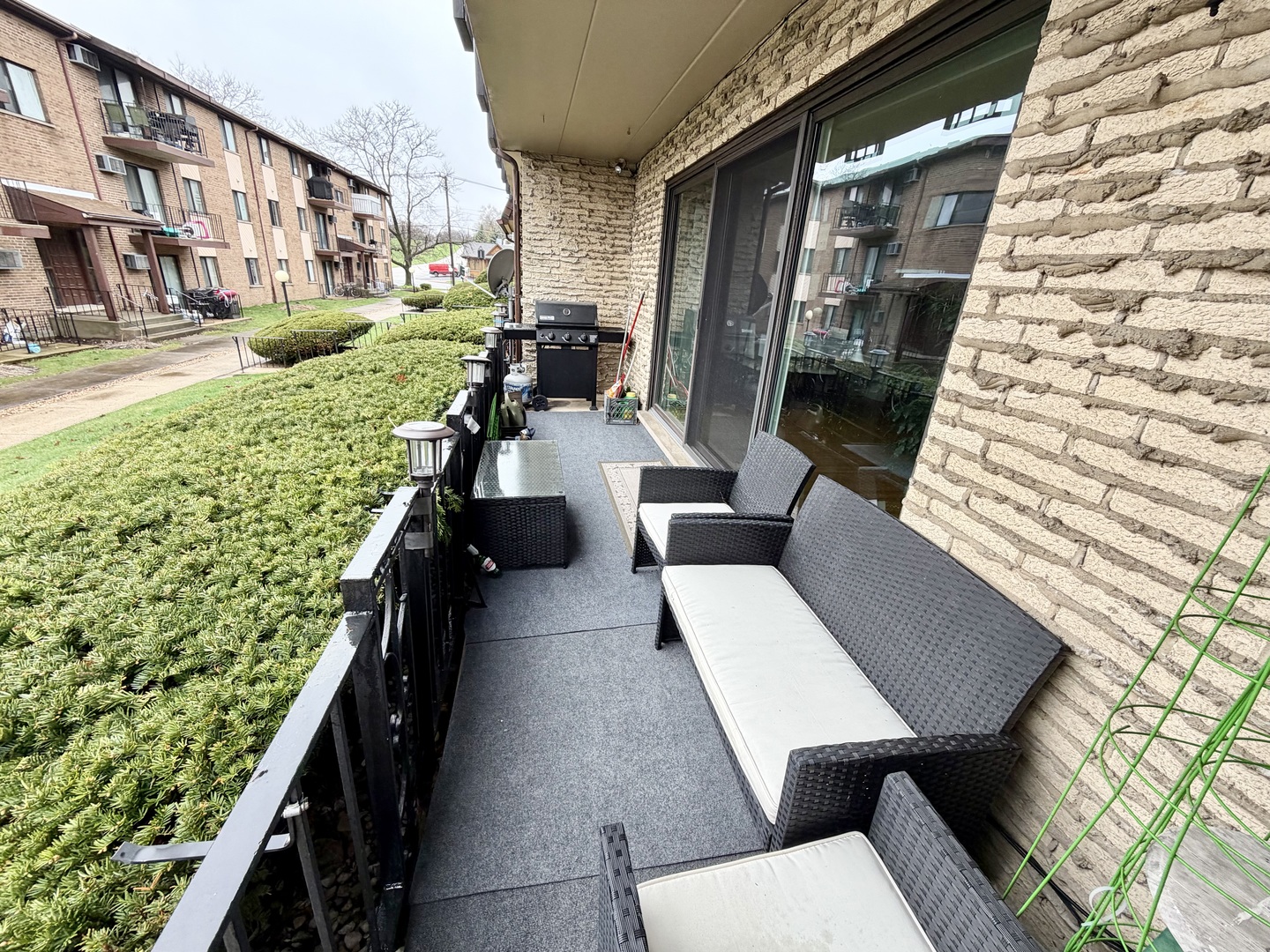 9111 South Roberts Road, Unit 8A Hickory Hills, IL 60457 - Photo 3 of 18