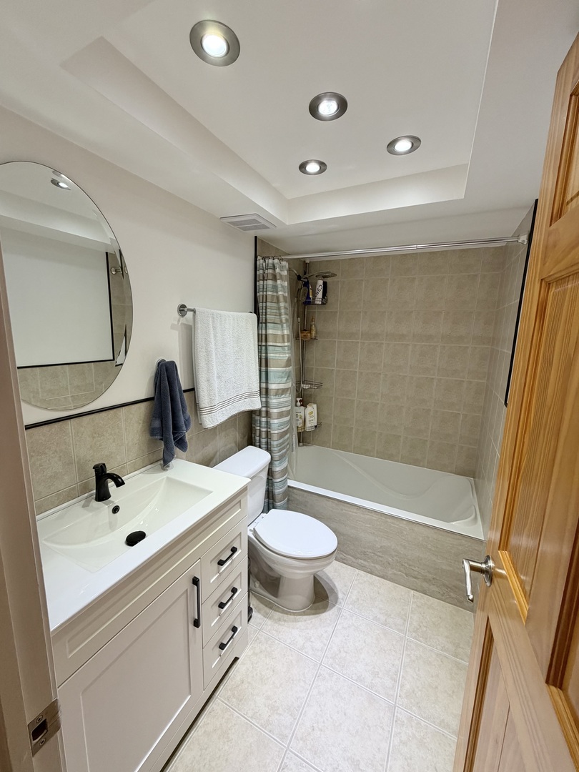 9111 South Roberts Road, Unit 8A Hickory Hills, IL 60457 - Photo 10 of 18