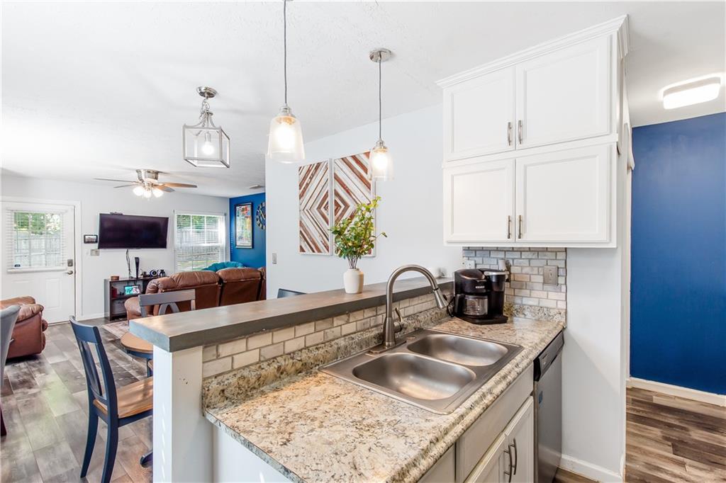 1382 Old Coach Road Southwest Marietta, GA 30008 - Photo 12 of 22