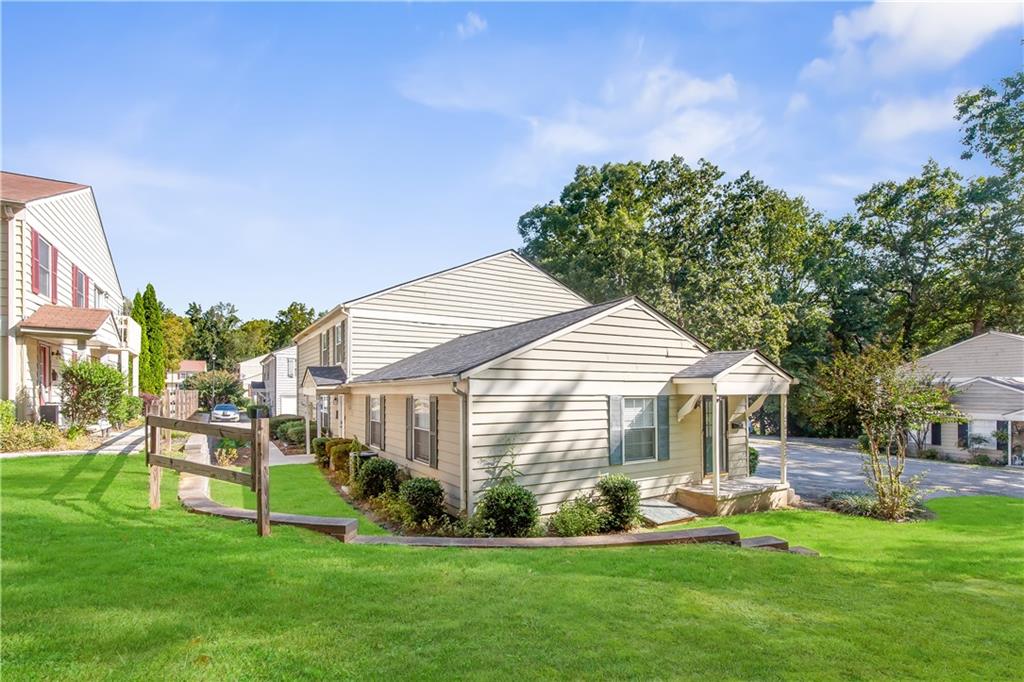 1382 Old Coach Road Southwest Marietta, GA 30008 - Photo 2 of 22