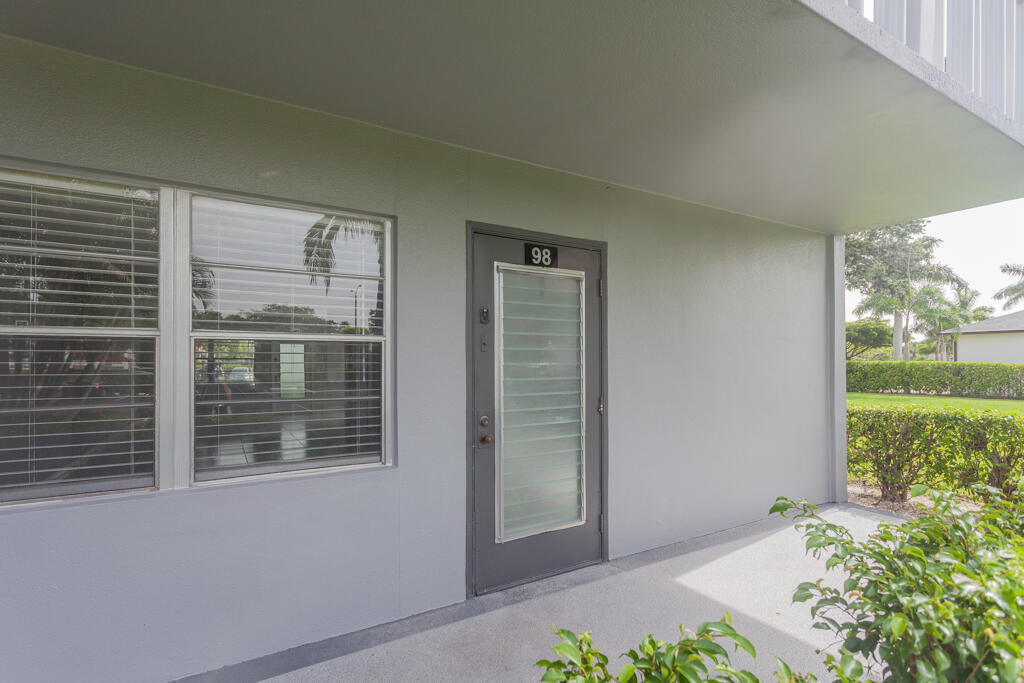 98 Suffolk C, Unit C Boca Raton, FL 33434 - Photo 17 of 26 H-1