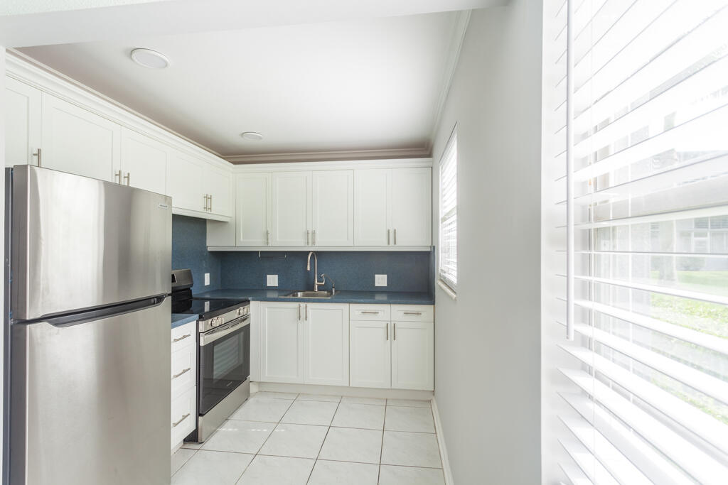 98 Suffolk C, Unit C Boca Raton, FL 33434 - Photo 3 of 26 H-11