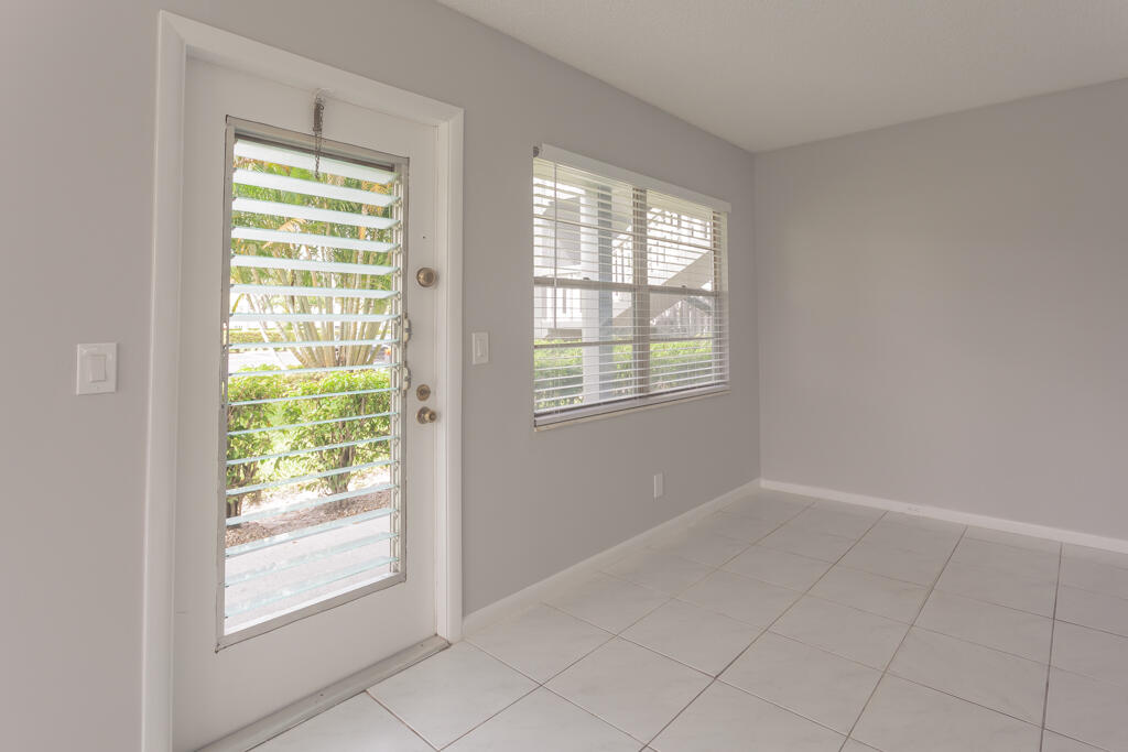 98 Suffolk C, Unit C Boca Raton, FL 33434 - Photo 4 of 26 H-5