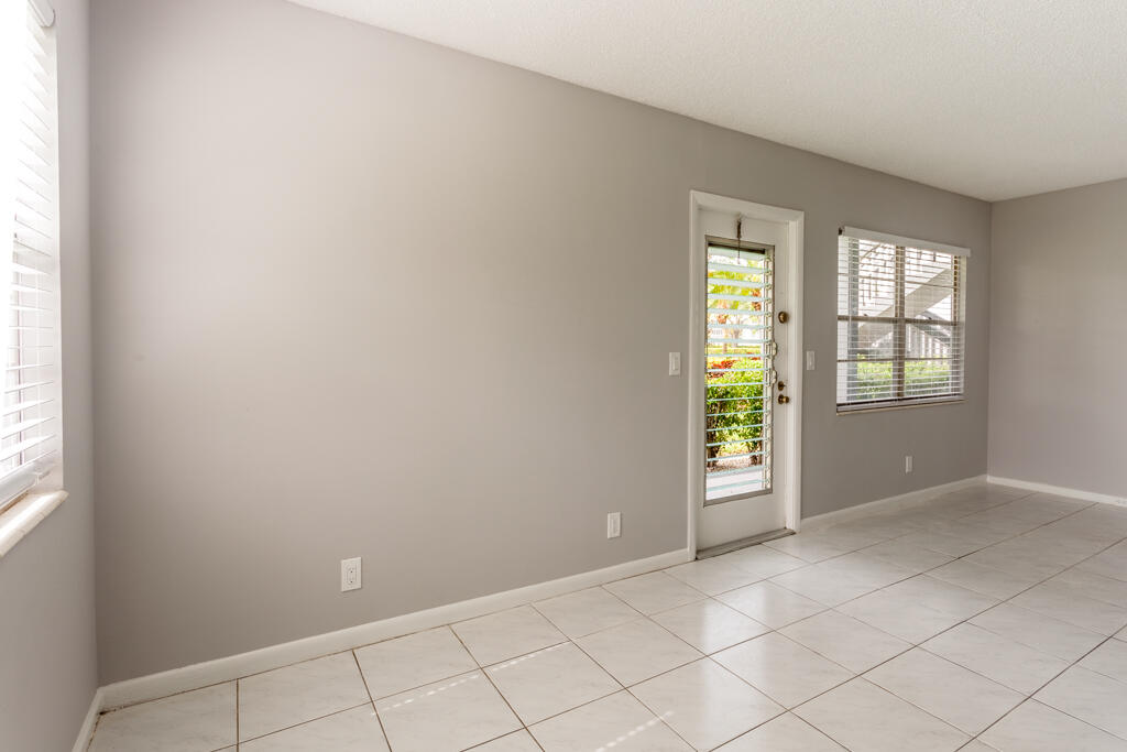 98 Suffolk C, Unit C Boca Raton, FL 33434 - Photo 5 of 26 H-6