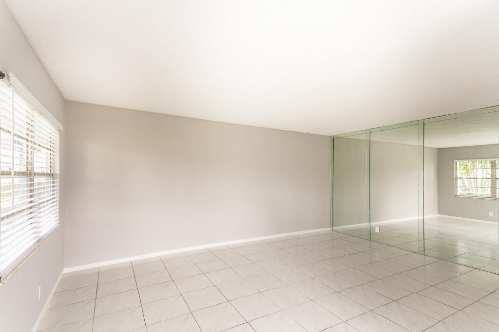 98 Suffolk C, Unit C Boca Raton, FL 33434 - Photo 6 of 26 H-7