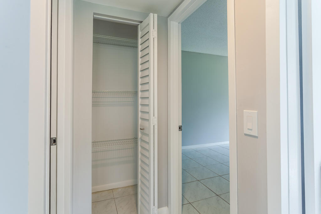 98 Suffolk C, Unit C Boca Raton, FL 33434 - Photo 10 of 26 H-13