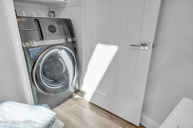 a close up view of a washer and dryer