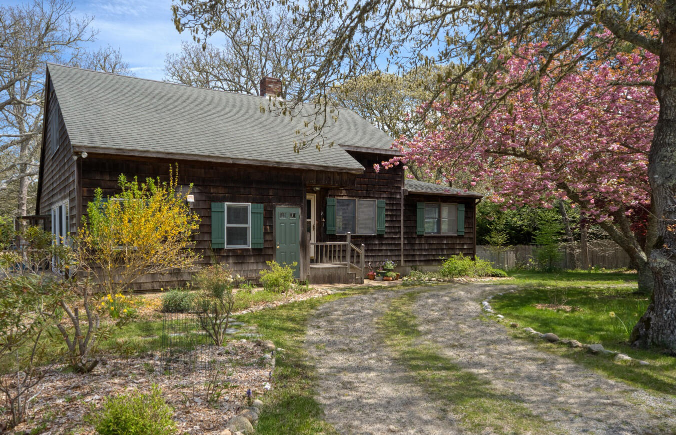 9 Sampson Avenue Edgartown, MA 02539 - Photo 1 of 35 front view of a house with a yard