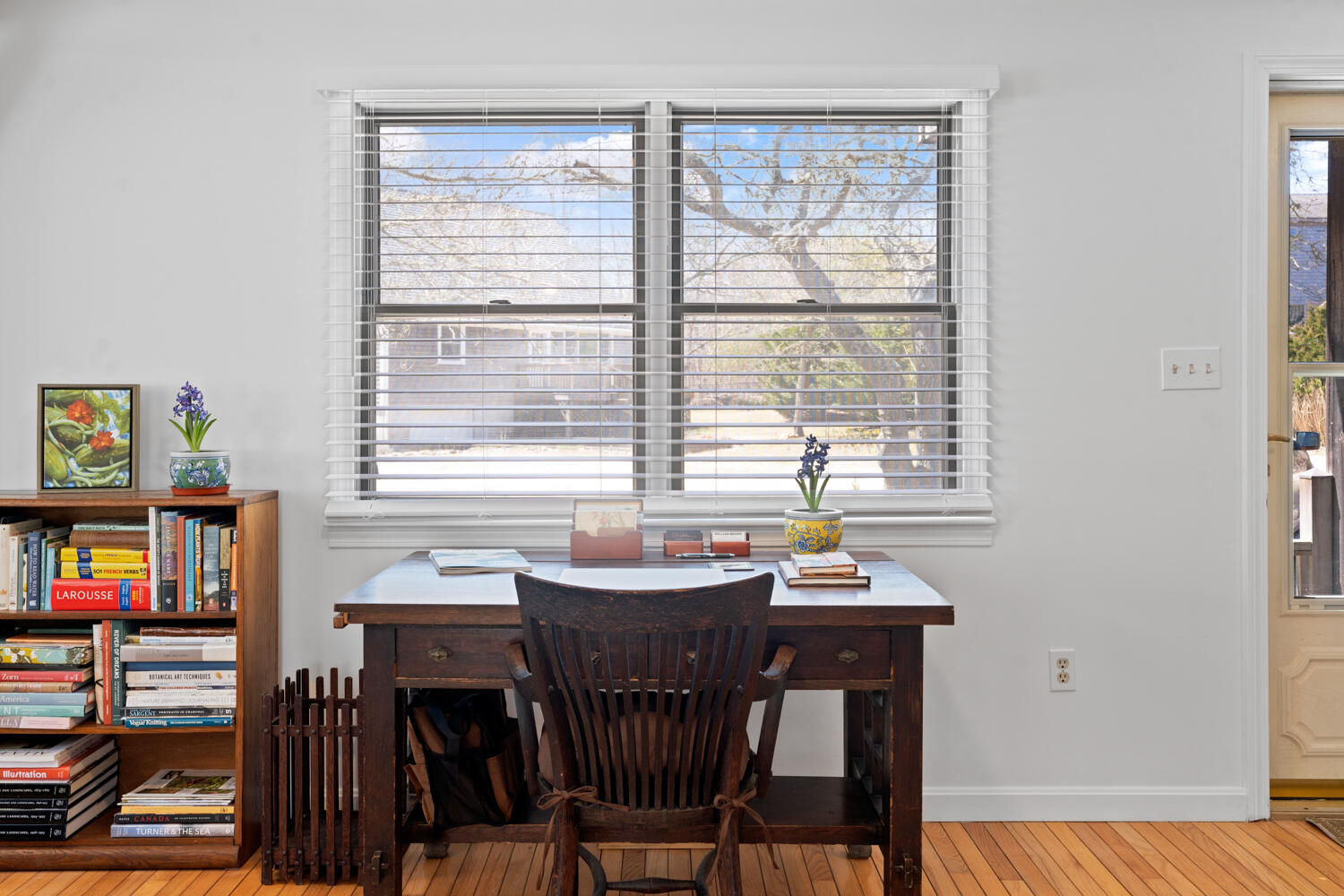 9 Sampson Avenue Edgartown, MA 02539 - Photo 15 of 35 a dining room with furniture and window