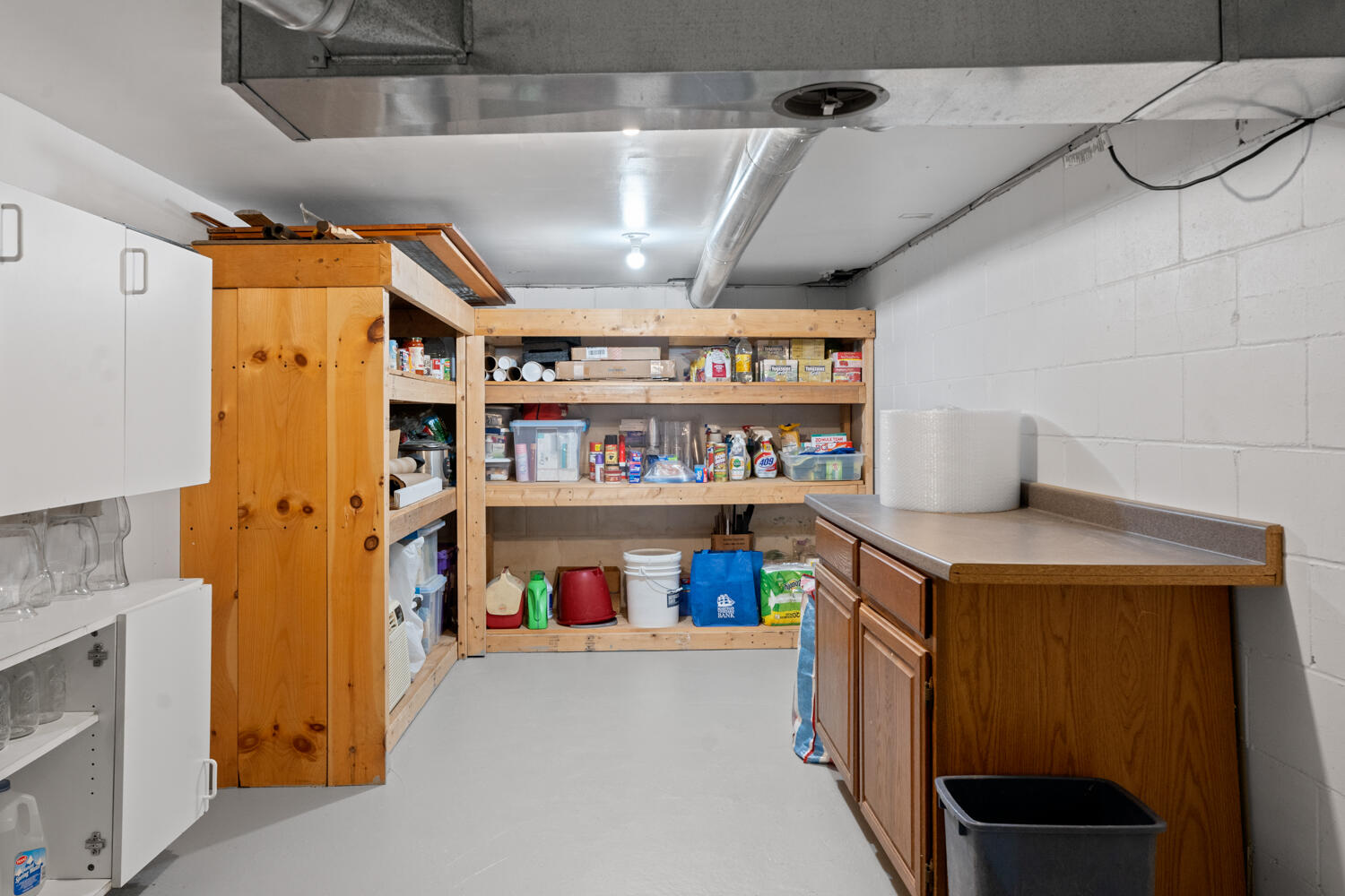 9 Sampson Avenue Edgartown, MA 02539 - Photo 22 of 35 a utility room with dryer and washer